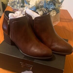 Karol Cinnamon Naturalizer Dark Brown Ankle Booties Size 9
